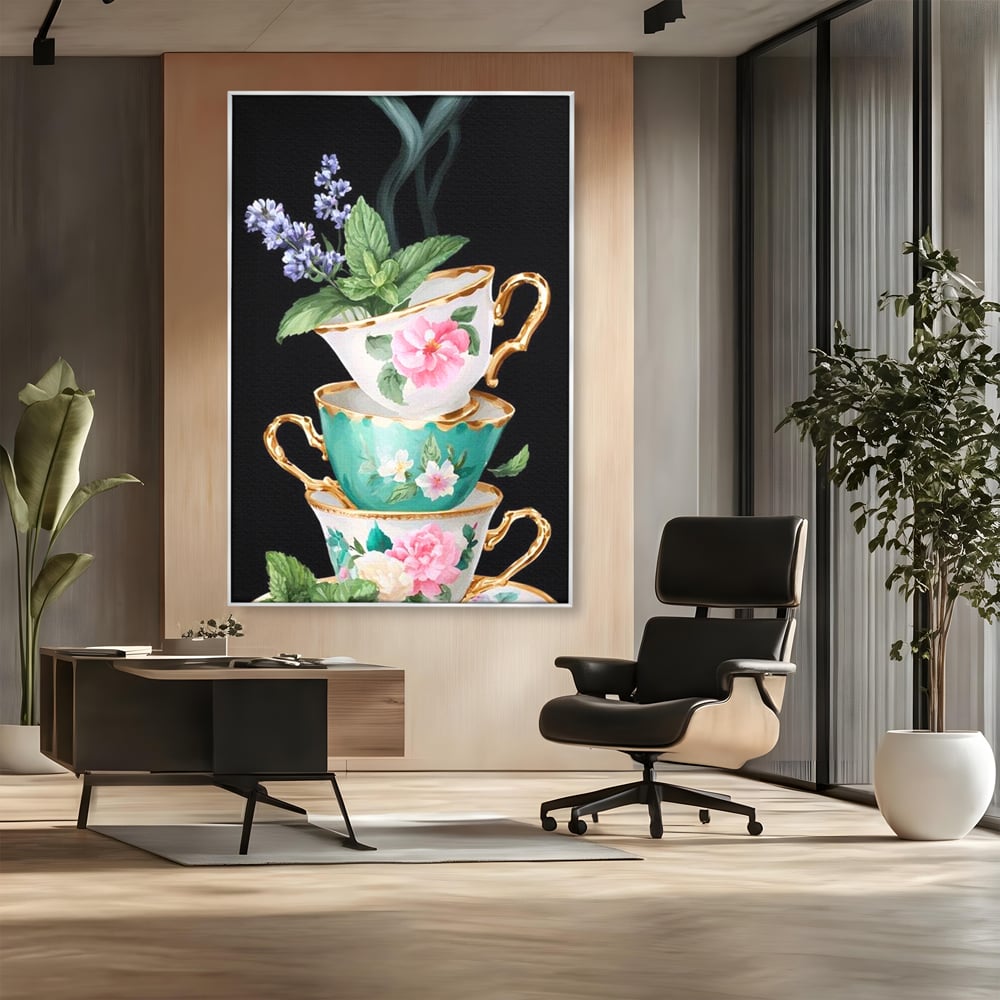 Tablou canvas cu stiva de cesti pictate cu flori, in rama de aluminiu argintiu, pe perete intr-un birou